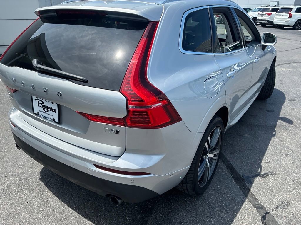 Used 2019 Volvo XC60 T5 Momentum w/ Multimedia Package AWD/4WD image 3