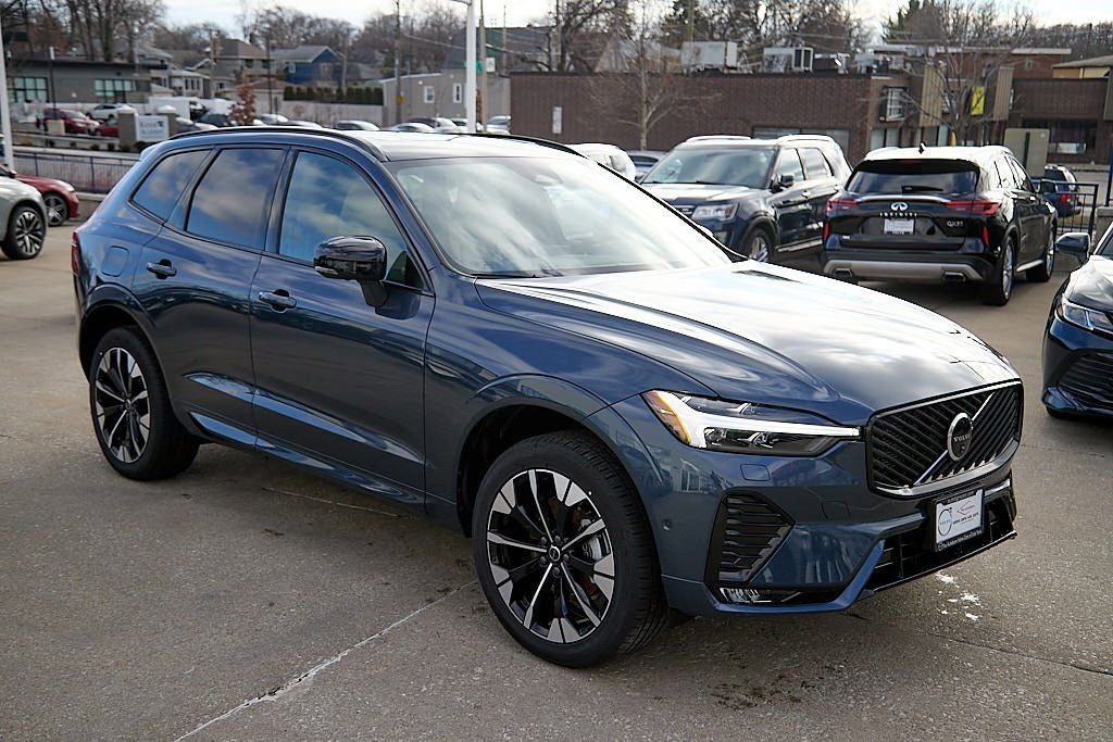 New 2026 Volvo XC60 B5 Plus w/ Protection Package Premier image 4