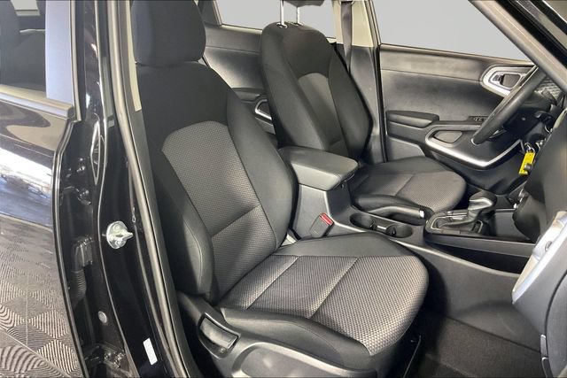 Used 2025 Kia Soul LX w/ LX Technology Package FWD image 22