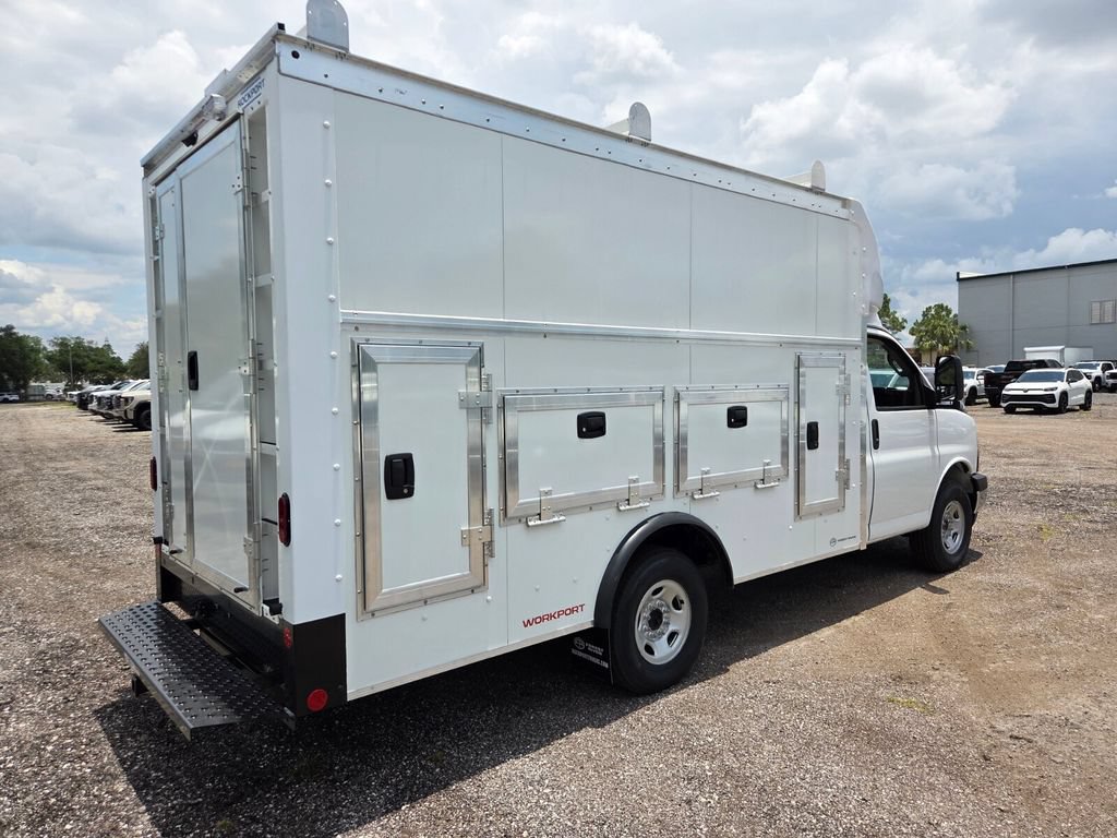 New 2026 Chevrolet Express 3500 RWD image 15
