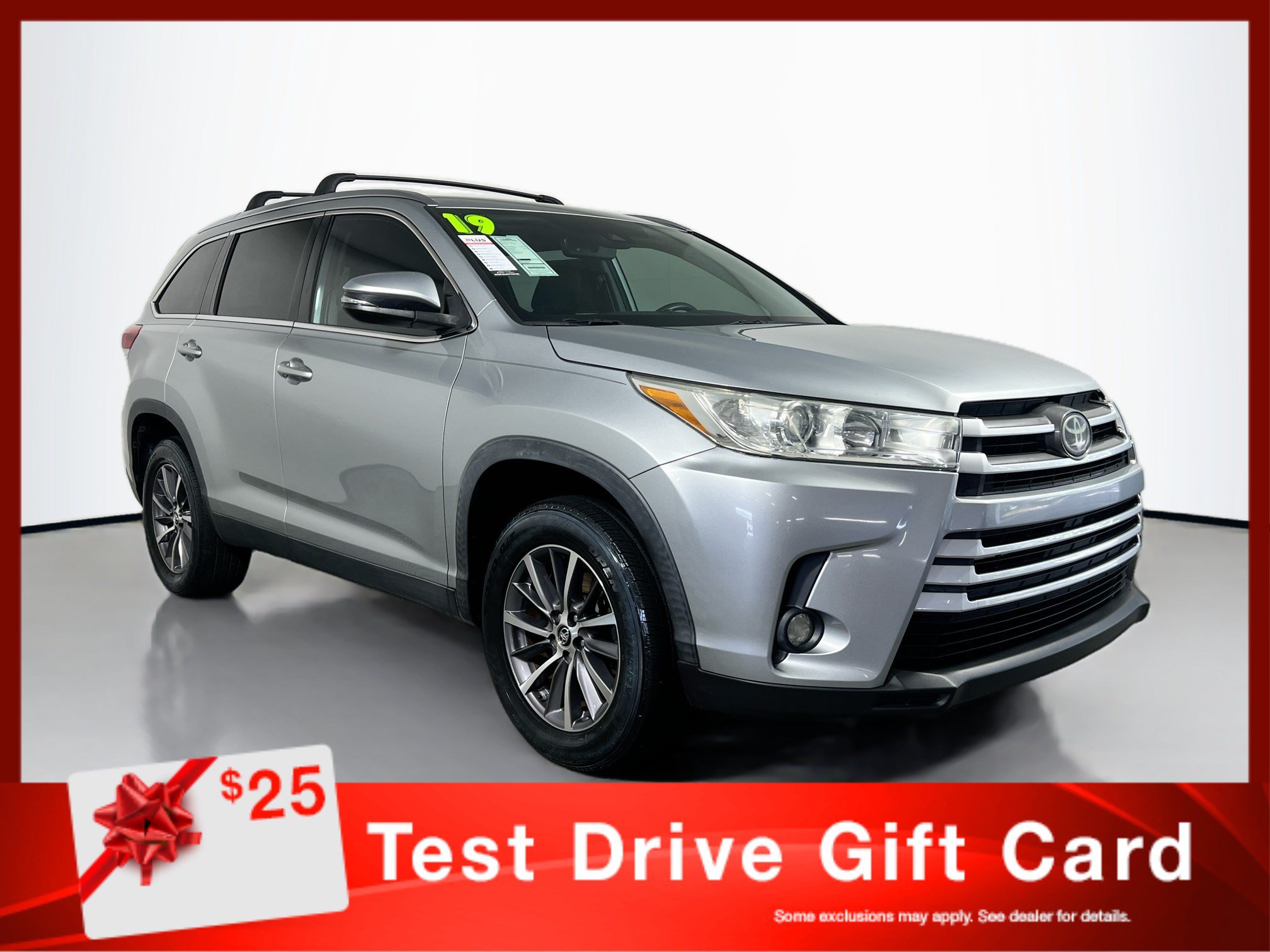 Used 2019 Toyota Highlander XLE FWD image 1