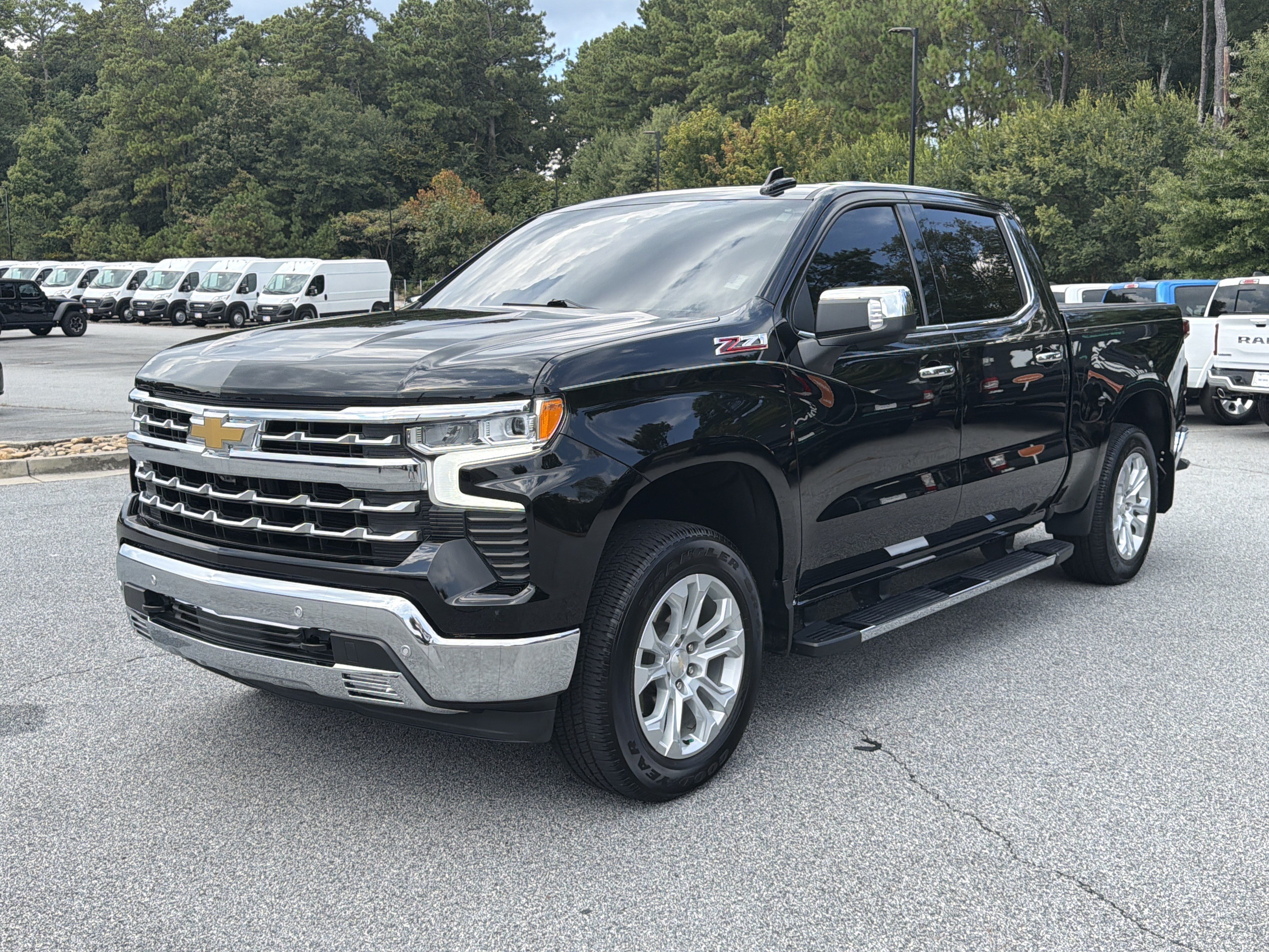 Used 2022 Chevrolet Silverado 1500 LTZ w/ Technology Package AWD/4WD image 3