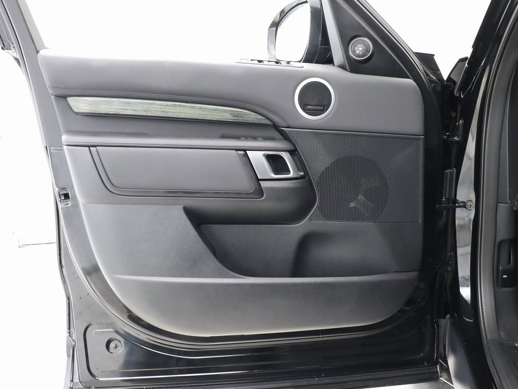 Used 2020 Land Rover Discovery HSE image 43