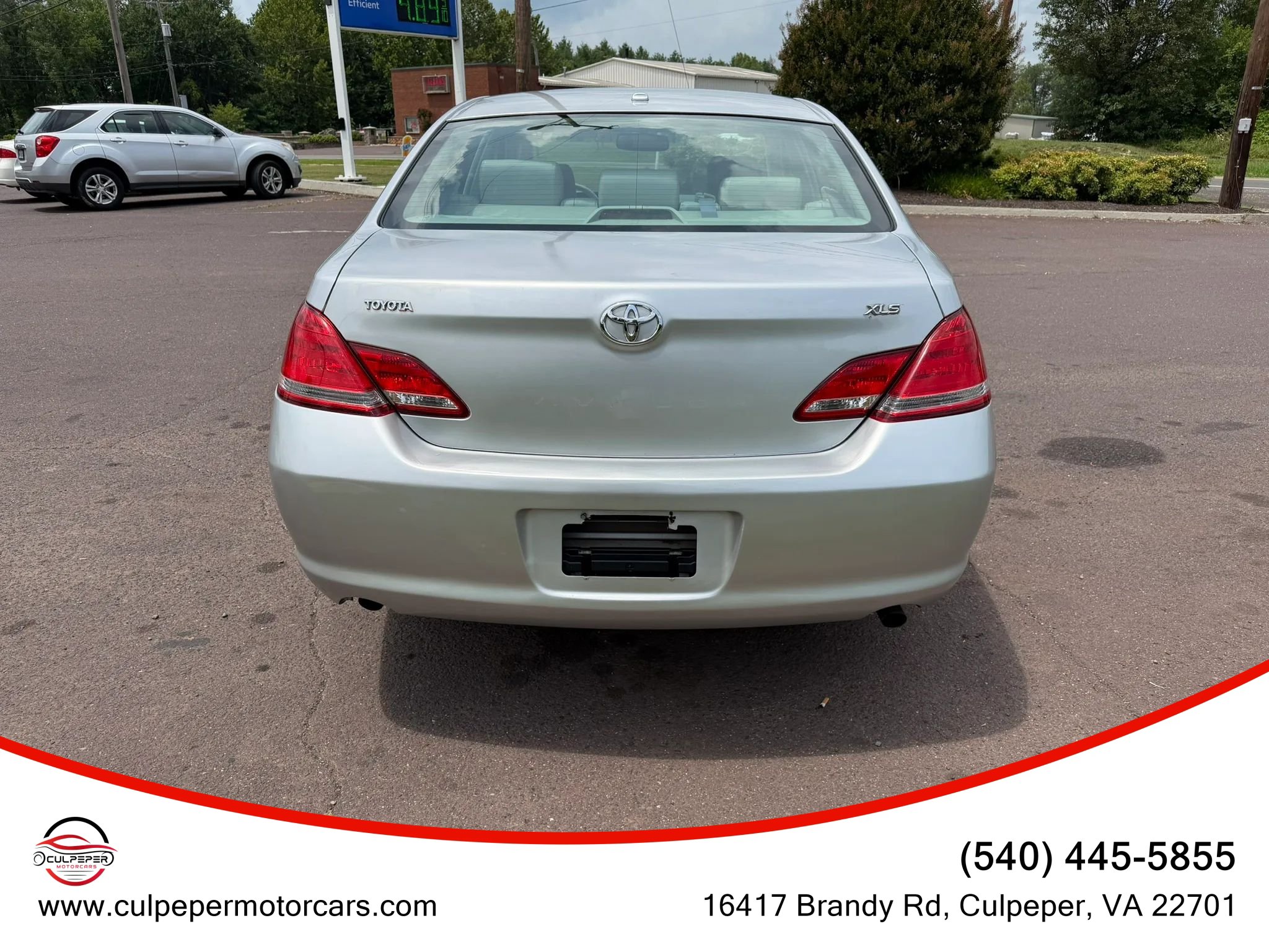 Used 2010 Toyota Avalon XLS FWD image 4