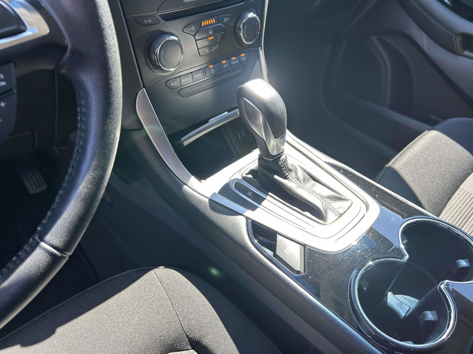 Used 2018 Ford Edge SEL FWD image 15