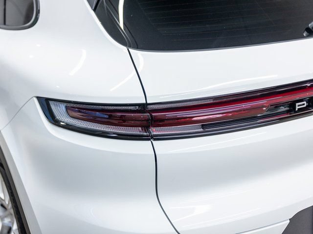 Certified 2025 Porsche Cayenne S AWD/4WD image 23