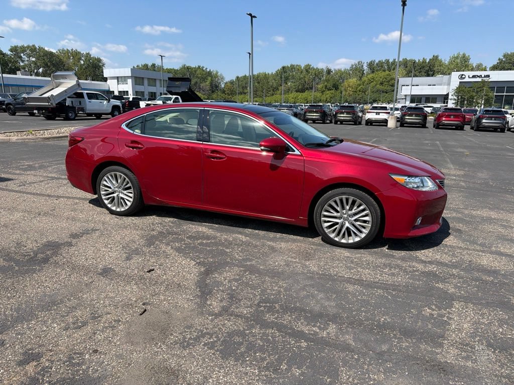 Used 2015 Lexus ES 350 w/ Ultra Luxury Package FWD image 12