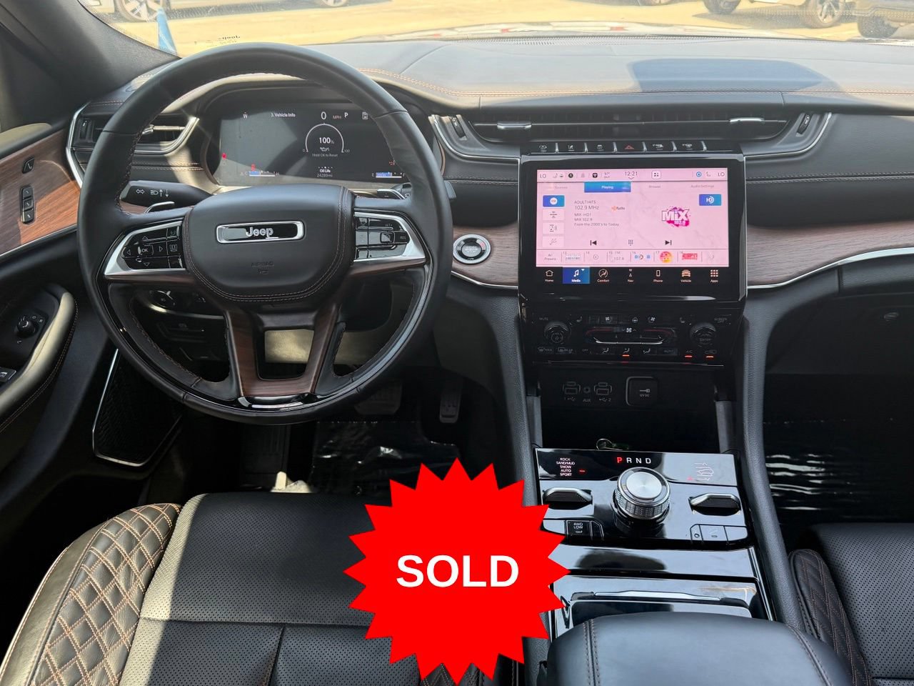 Used 2025 Jeep Grand Cherokee Summit w/ Obsidian Package AWD/4WD image 15