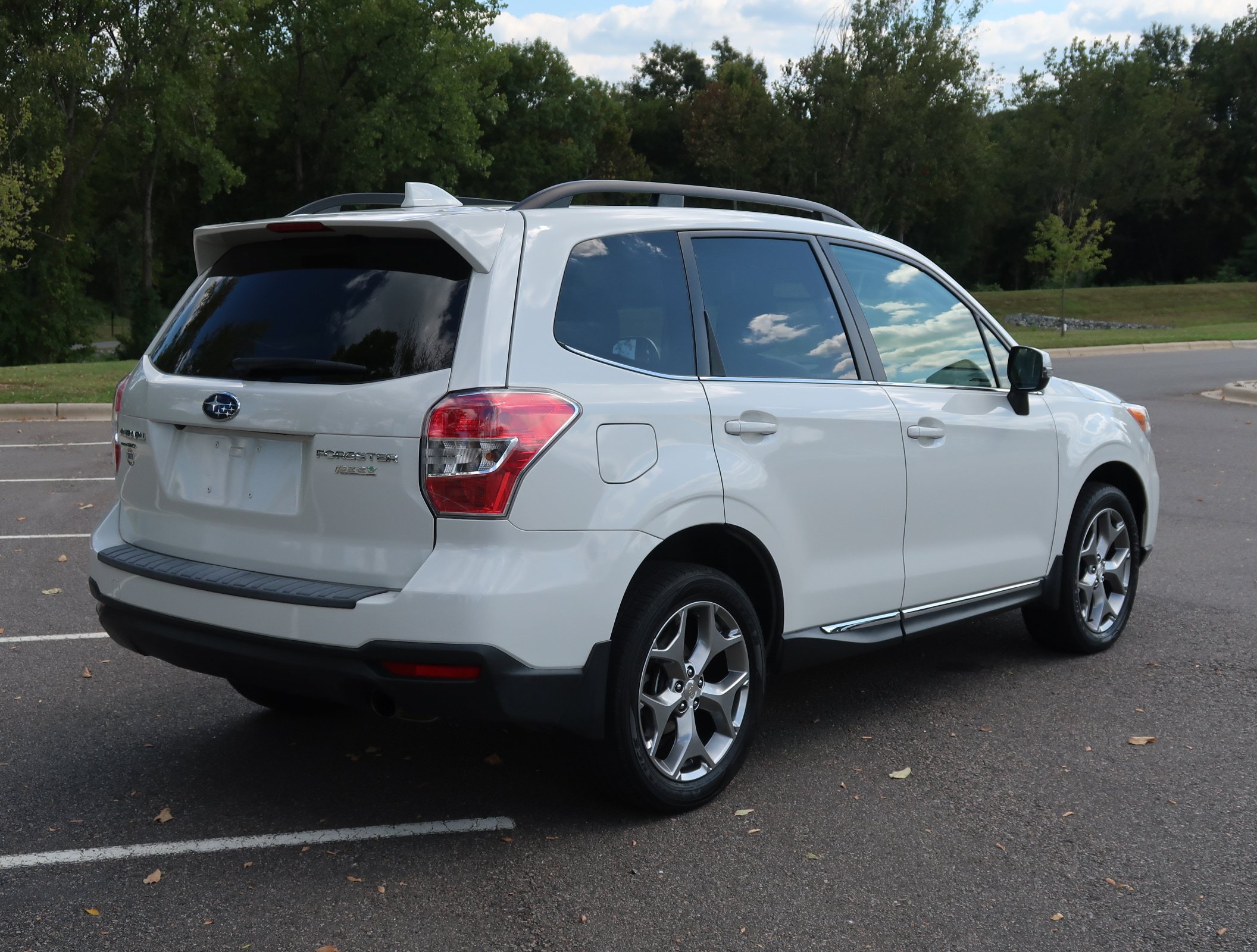 Used 2016 Subaru Forester 2.5i Touring w/ Eyesight & Navigation System AWD/4WD image 8