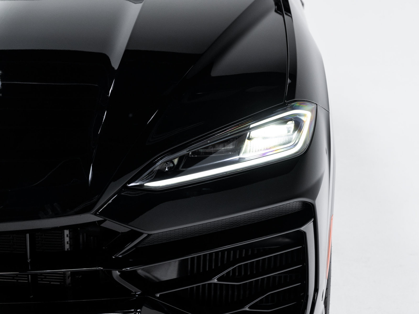 Used 2025 Lamborghini Urus SE AWD/4WD image 16