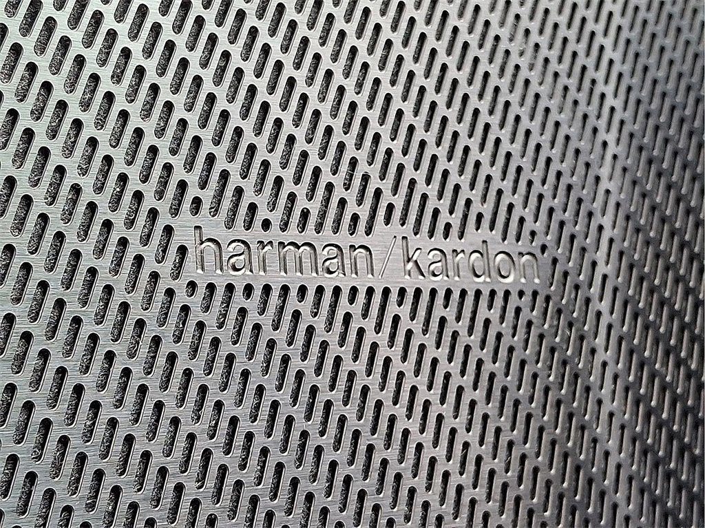 Used 2022 Volvo XC60 T8 R-Design w/ Advanced Package image 24