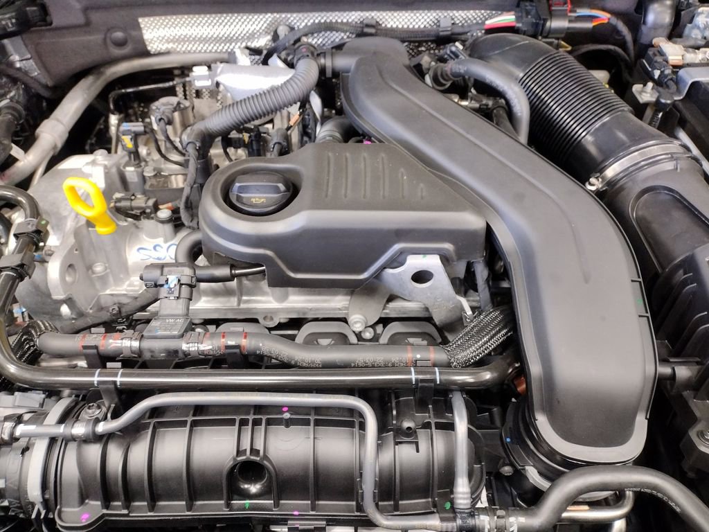 New 2025 Volkswagen Taos SEL image 7