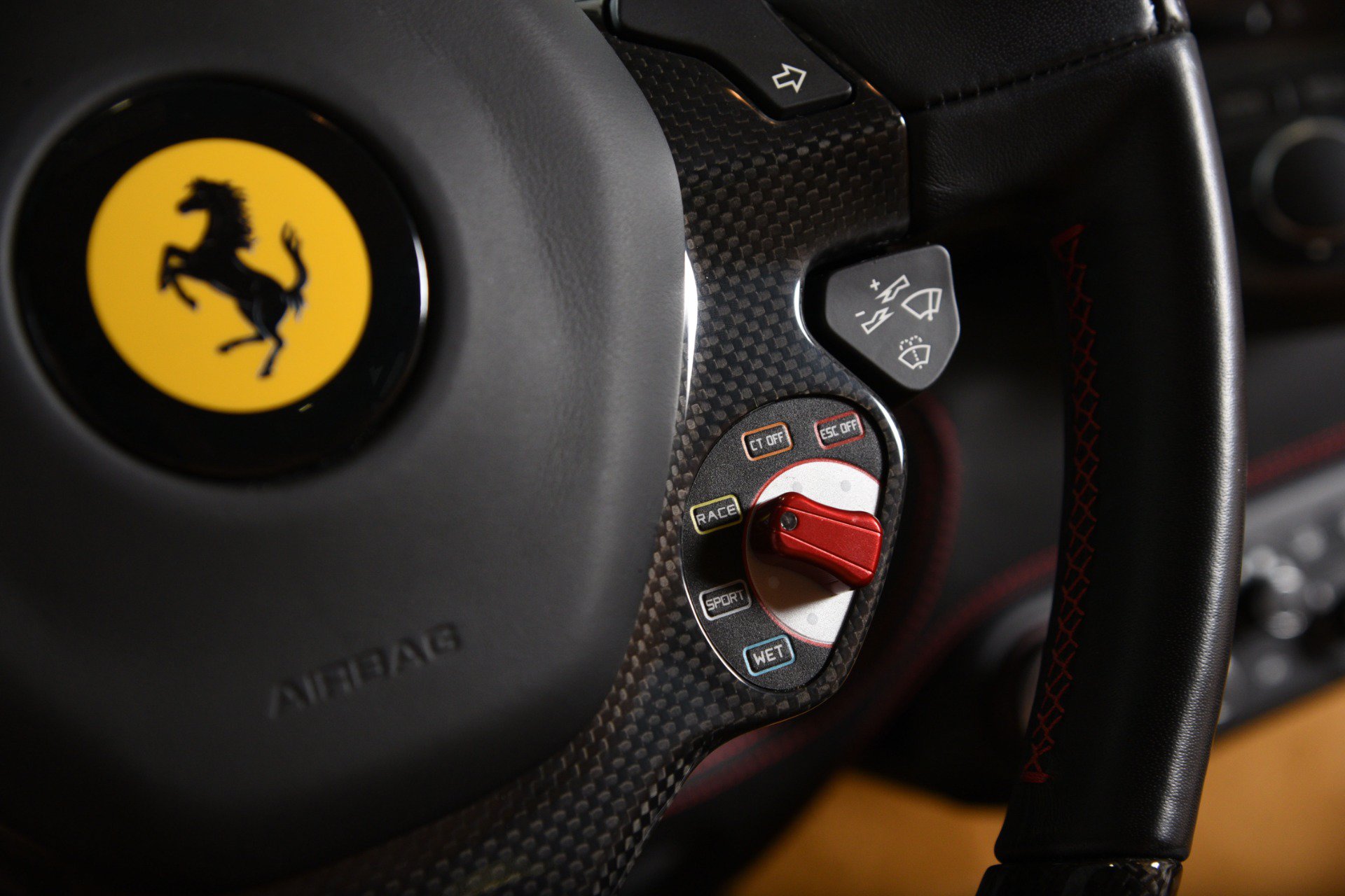 Used 2015 Ferrari 458 Italia Coupe RWD image 37