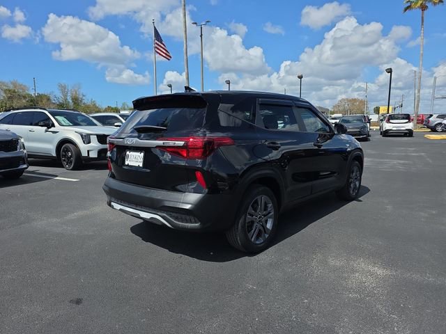 Used 2023 Kia Seltos LX image 10