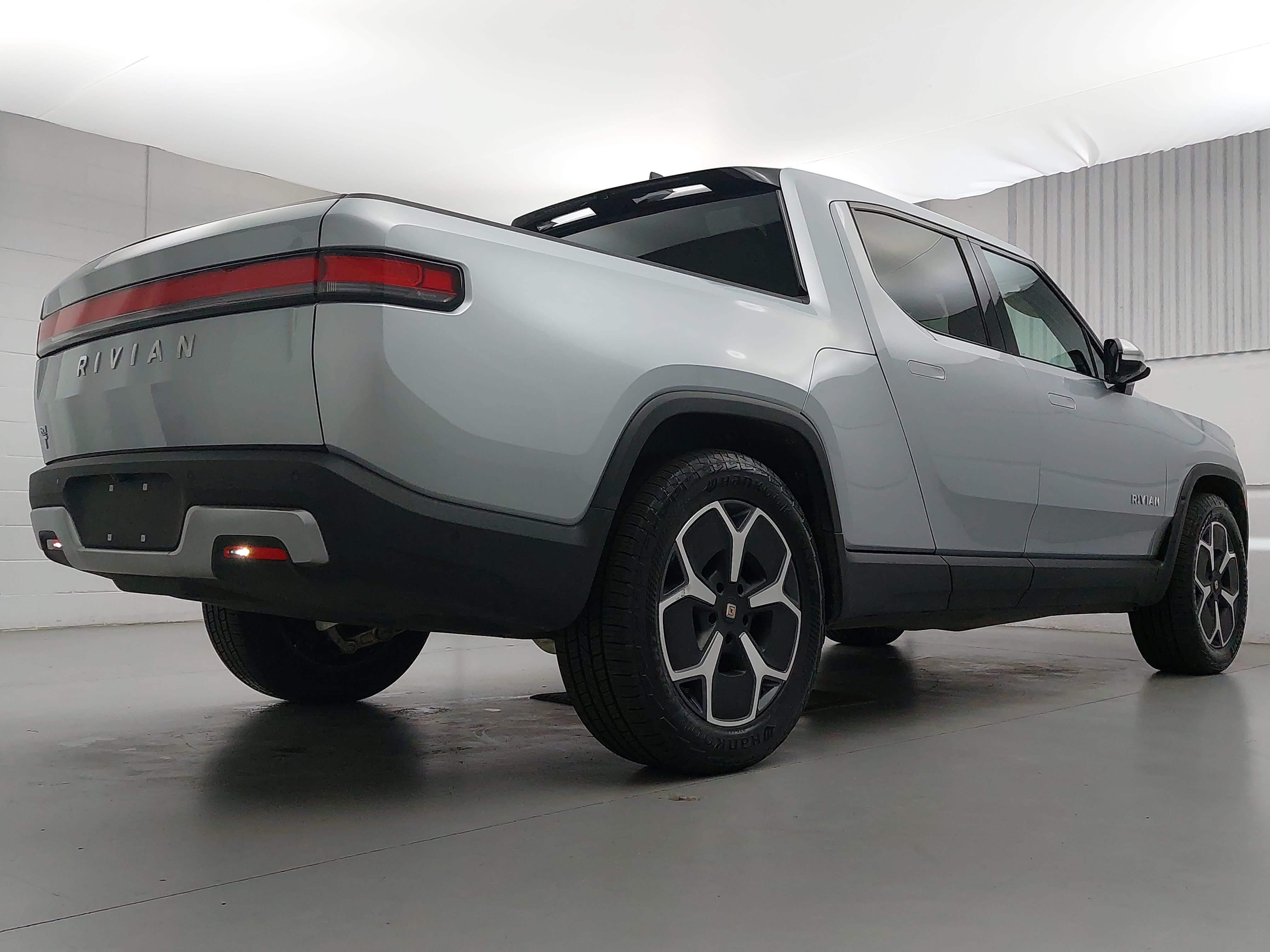 Used 2023 Rivian R1T Adventure Dual AWD/4WD image 7