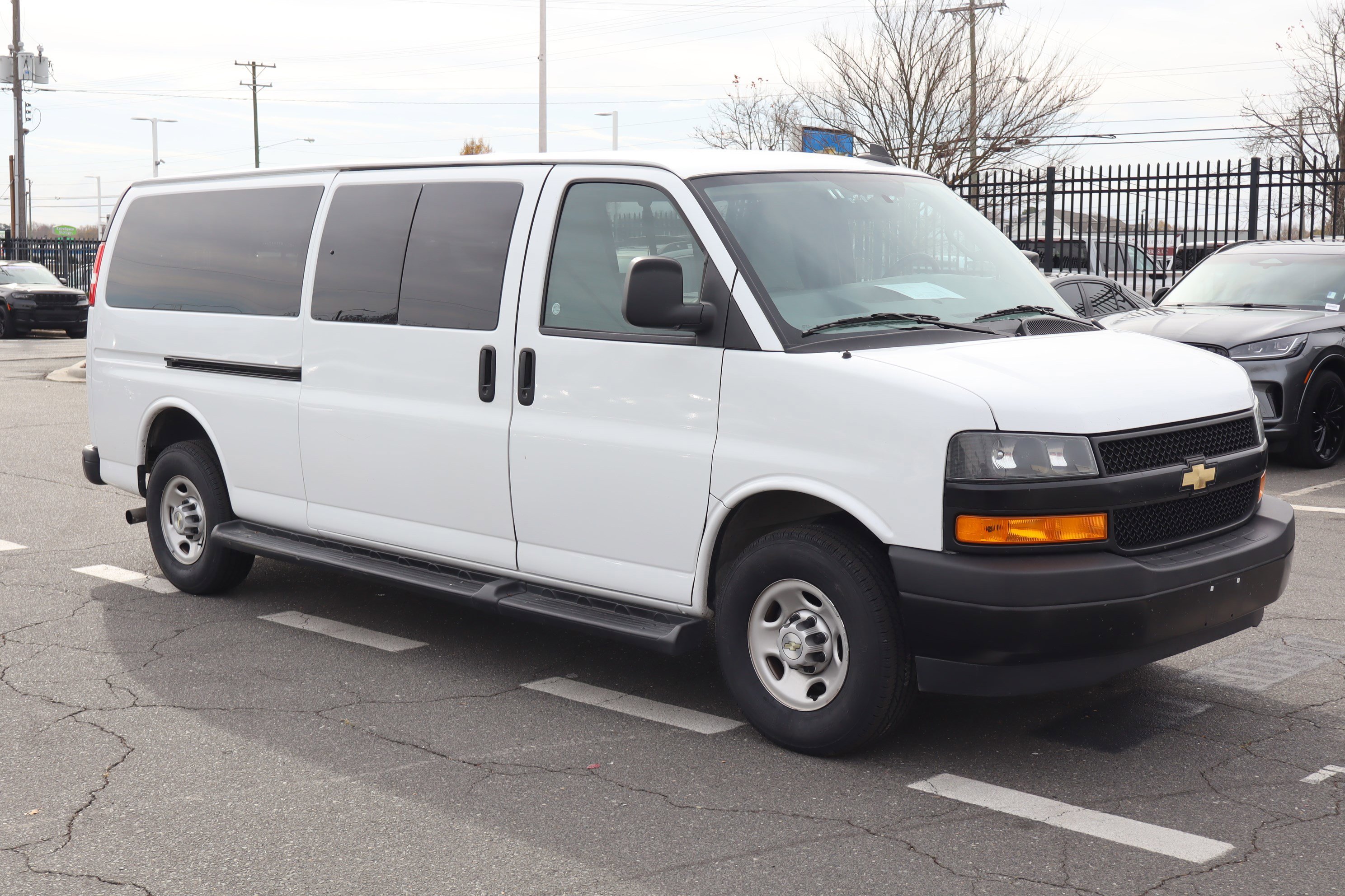 Used 2023 Chevrolet Express 3500 LS video 2