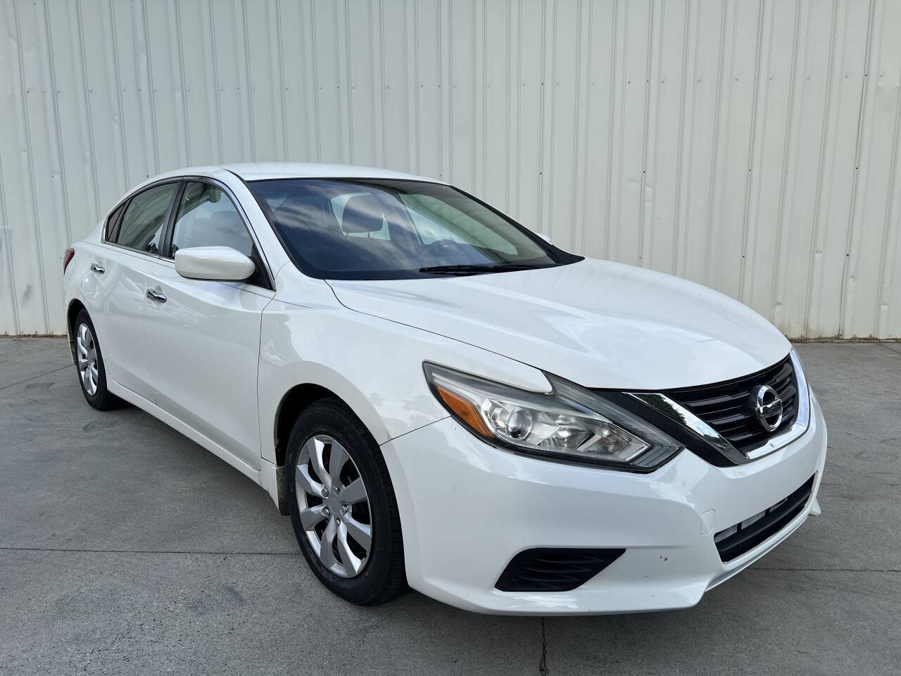 Used 2017 Nissan Altima 2.5 S w/ Power Driver Seat Package FWD image 1