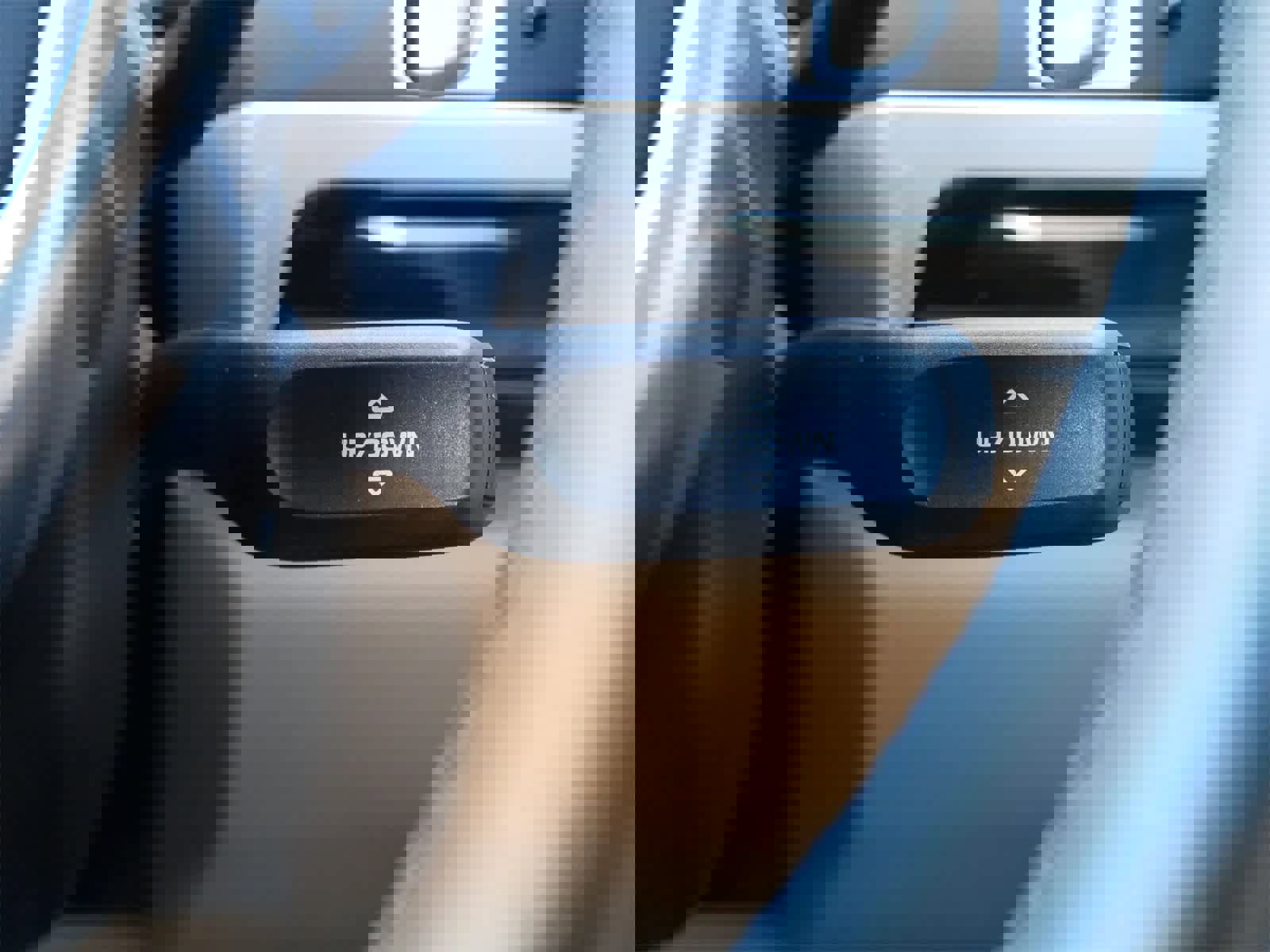 Used 2014 Porsche Cayenne Diesel Platinum Edition image 15