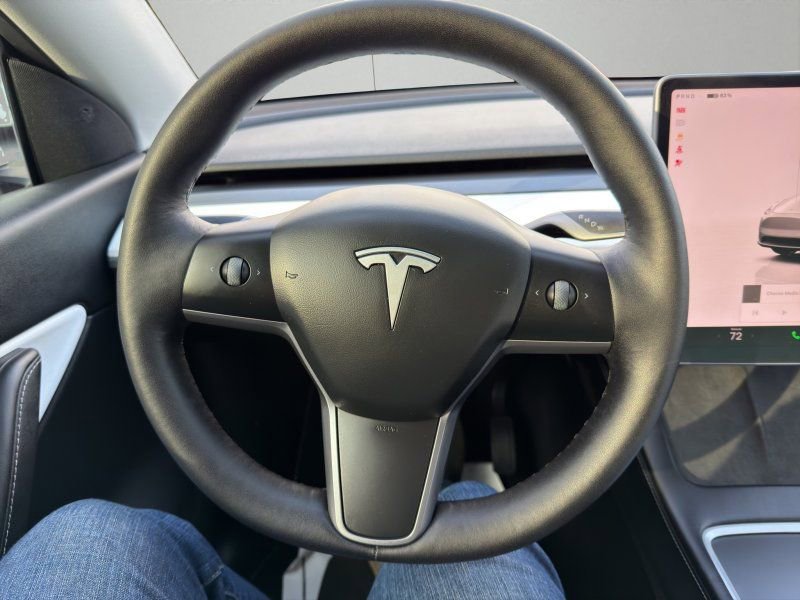 Used 2022 Tesla Model Y Long Range image 14