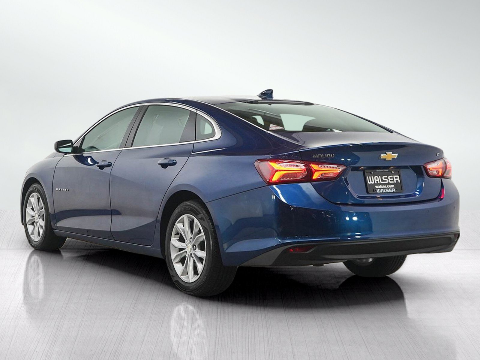 Used 2019 Chevrolet Malibu LT w/ Driver Confidence Package II FWD image 3