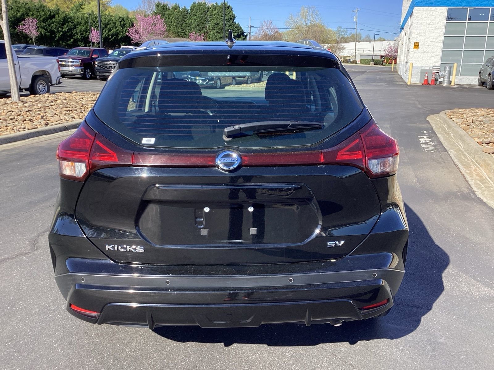 Used 2021 Nissan Kicks SV FWD image 3