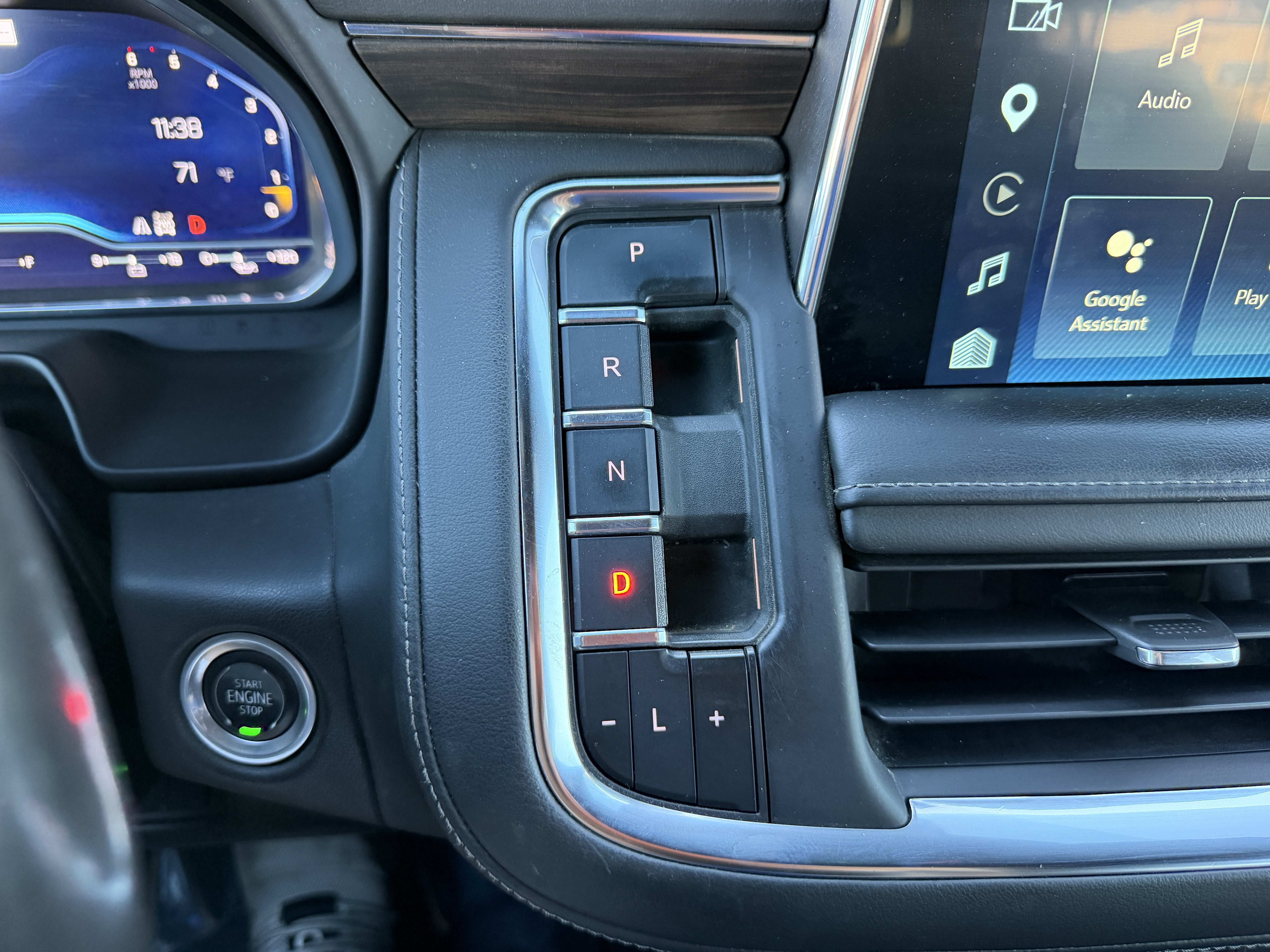 Used 2022 Chevrolet Suburban Z71 w/ Z71 Off-Road Package AWD/4WD image 22
