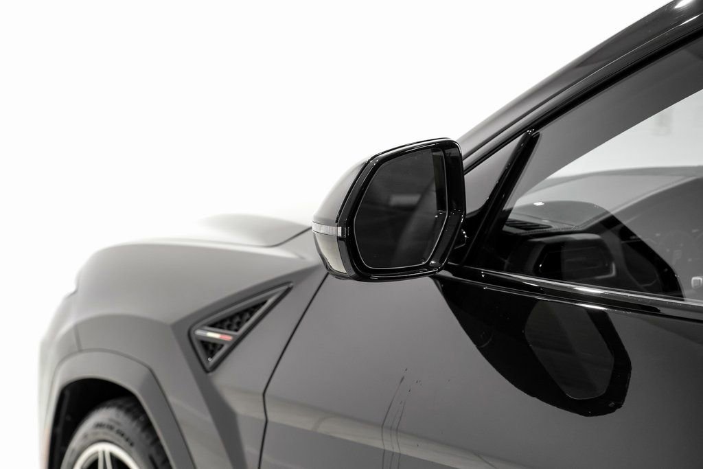Used 2025 Lamborghini Urus Performante AWD/4WD image 43