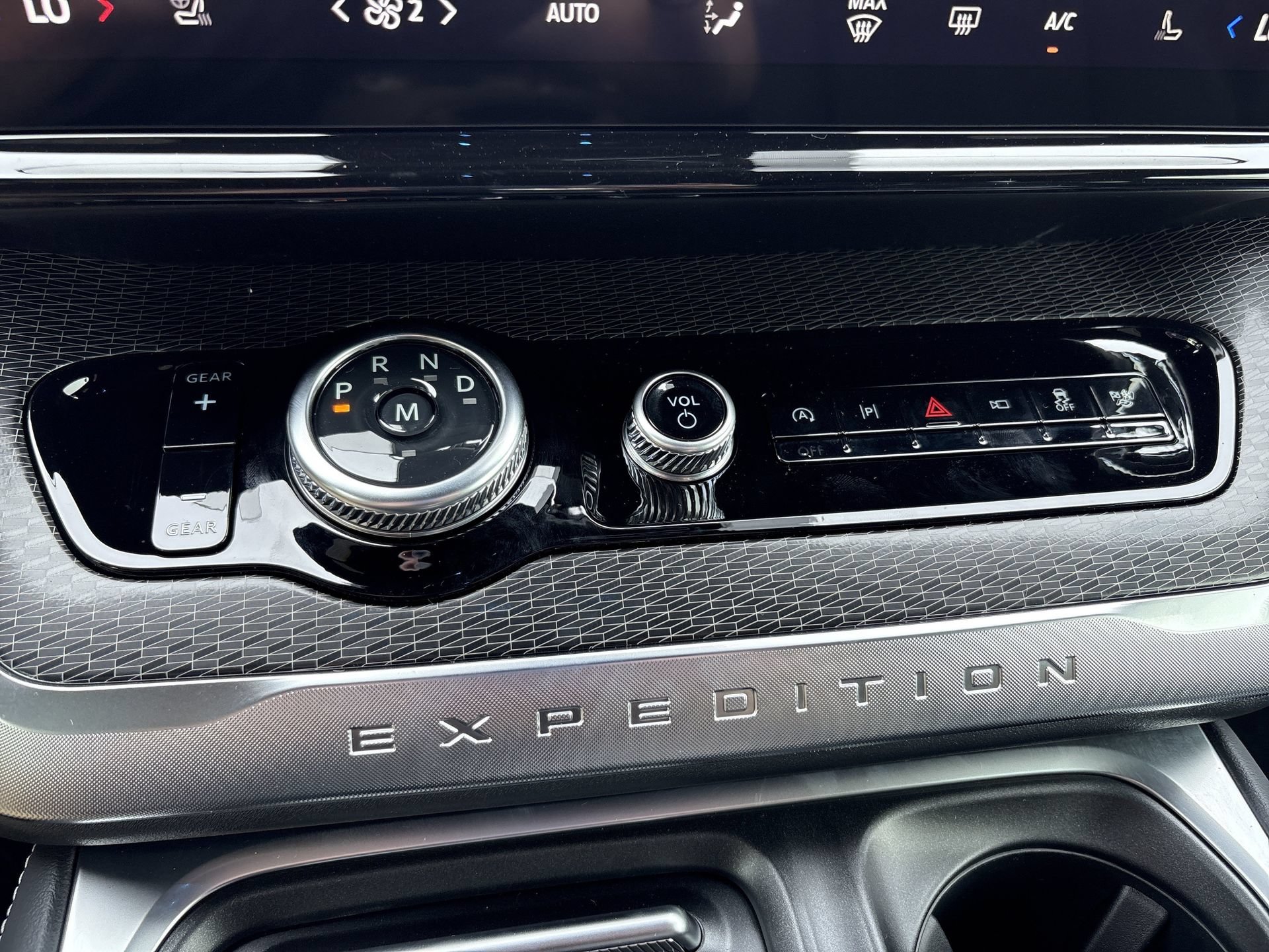 New 2027 Ford Expedition Platinum w/ Stealth Appearance Package RWD image 13