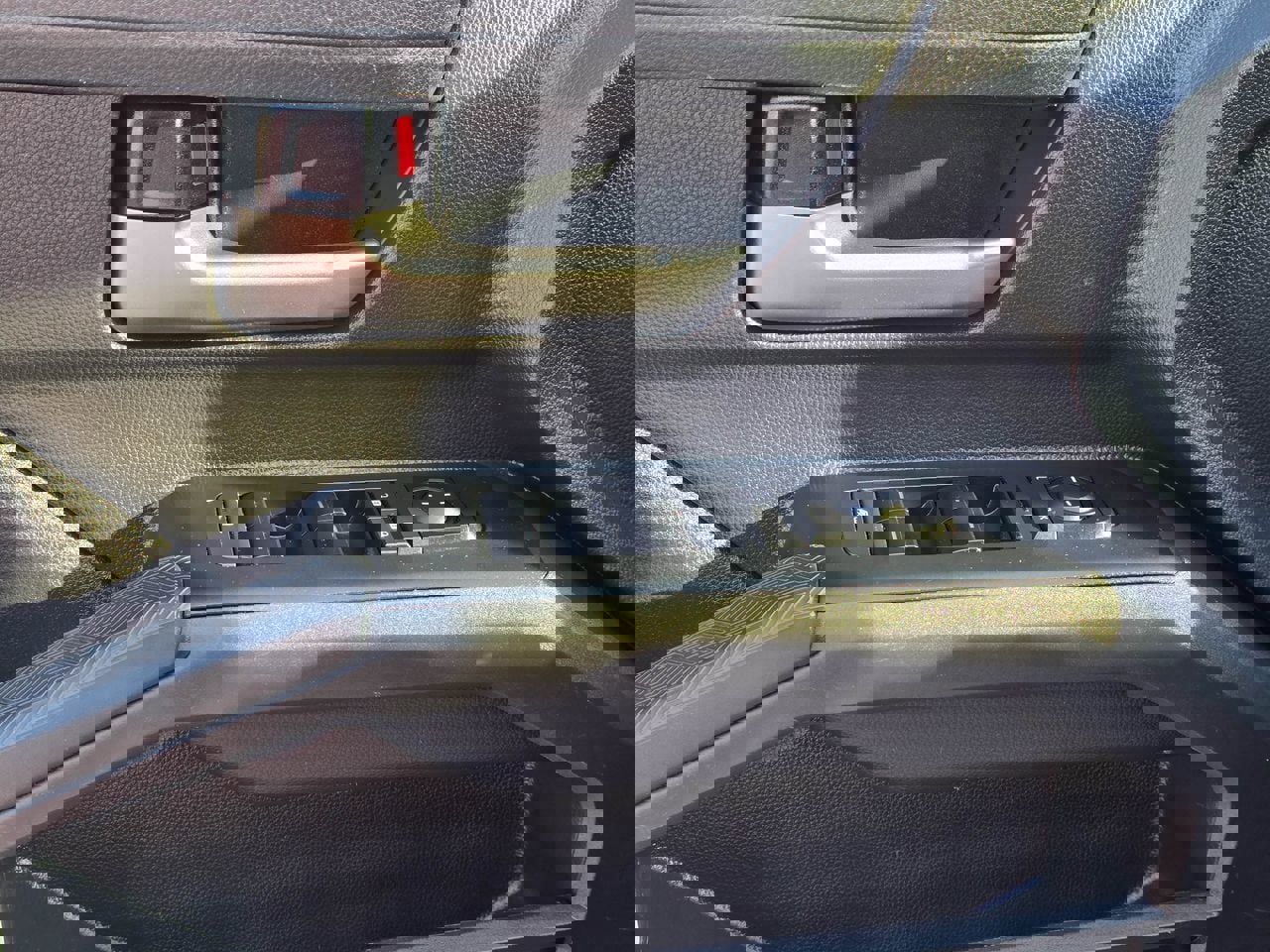 Used 2024 Toyota Tacoma TRD Off-Road image 10