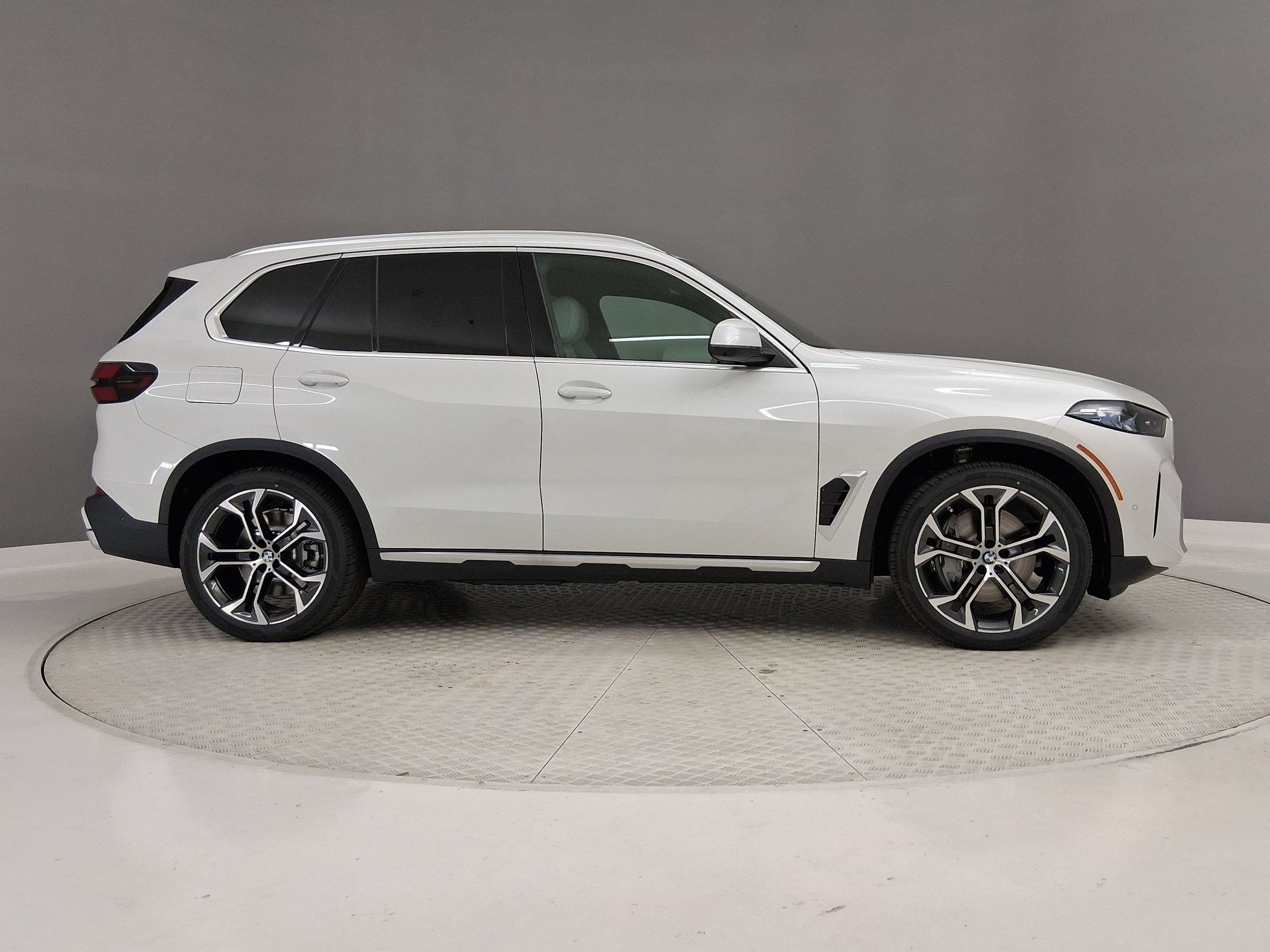 New 2026 BMW X5 xDrive50e AWD/4WD image 6