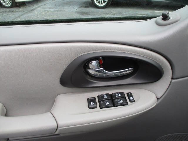Used 2005 Chevrolet TrailBlazer LS w/ LS Preferred Equipment Group image 14