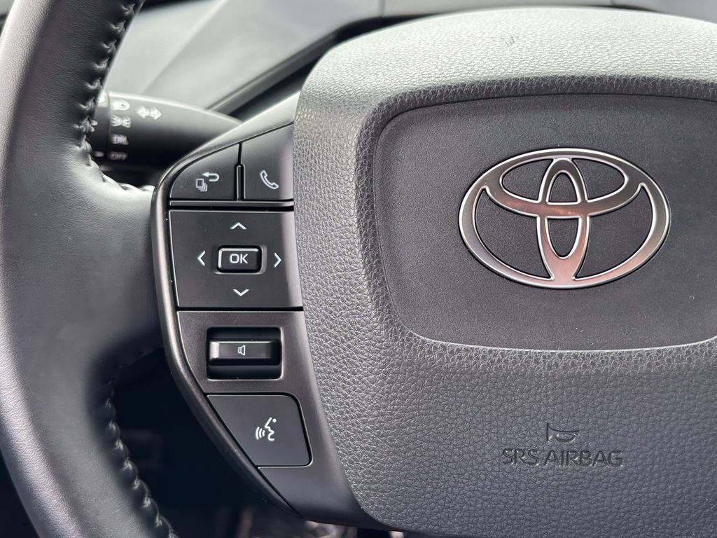 Used 2025 Toyota Prius LE AWD/4WD image 27