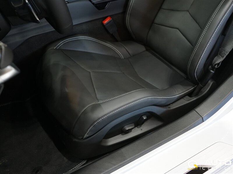 Used 2026 Chevrolet Corvette Stingray Coupe w/ 1LT RWD image 17