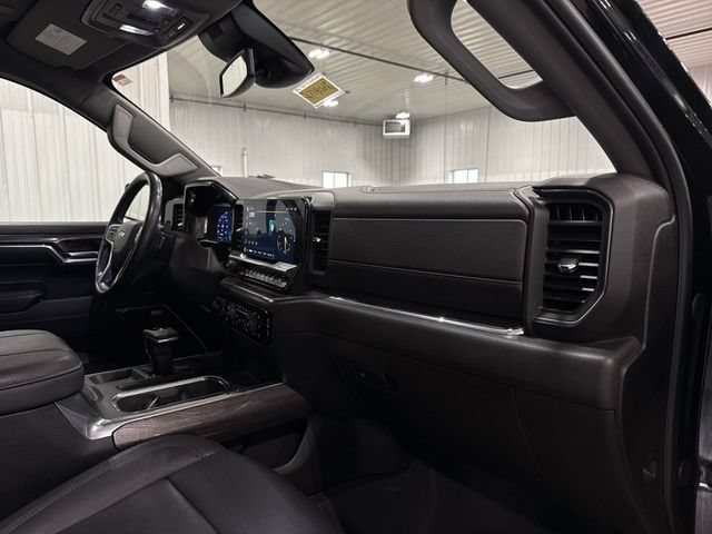 Used 2024 Chevrolet Silverado 1500 LTZ AWD/4WD image 35