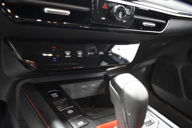 Certified 2025 Nissan Kicks SR image 18