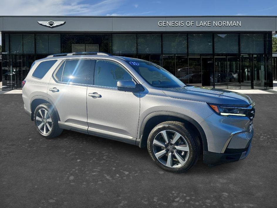 Used 2025 Honda Pilot Elite image 3