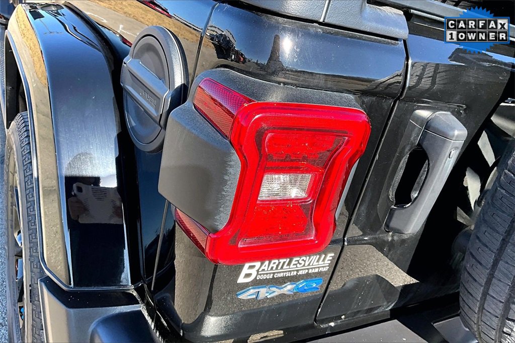 Used 2023 Jeep Wrangler Unlimited Sahara w/ Dual Top Group image 26