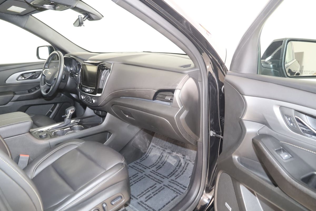 Used 2023 Chevrolet Traverse LT w/ LT Premium Package AWD/4WD image 44