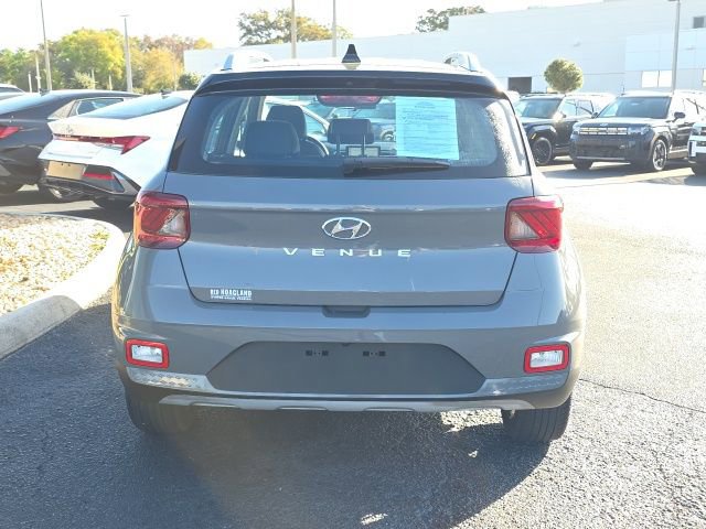 Certified 2022 Hyundai Venue Limited w/ Cargo Package image 20
