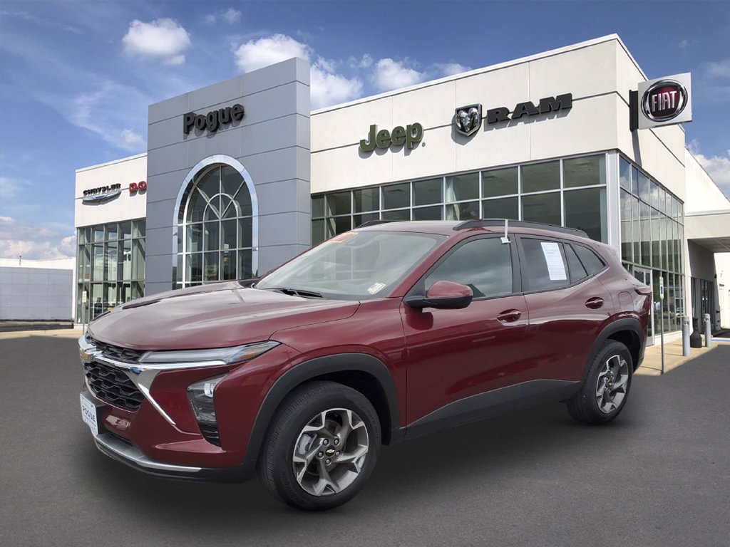 Used 2025 Chevrolet Trax LT w/ LT Convenience Package FWD image 7