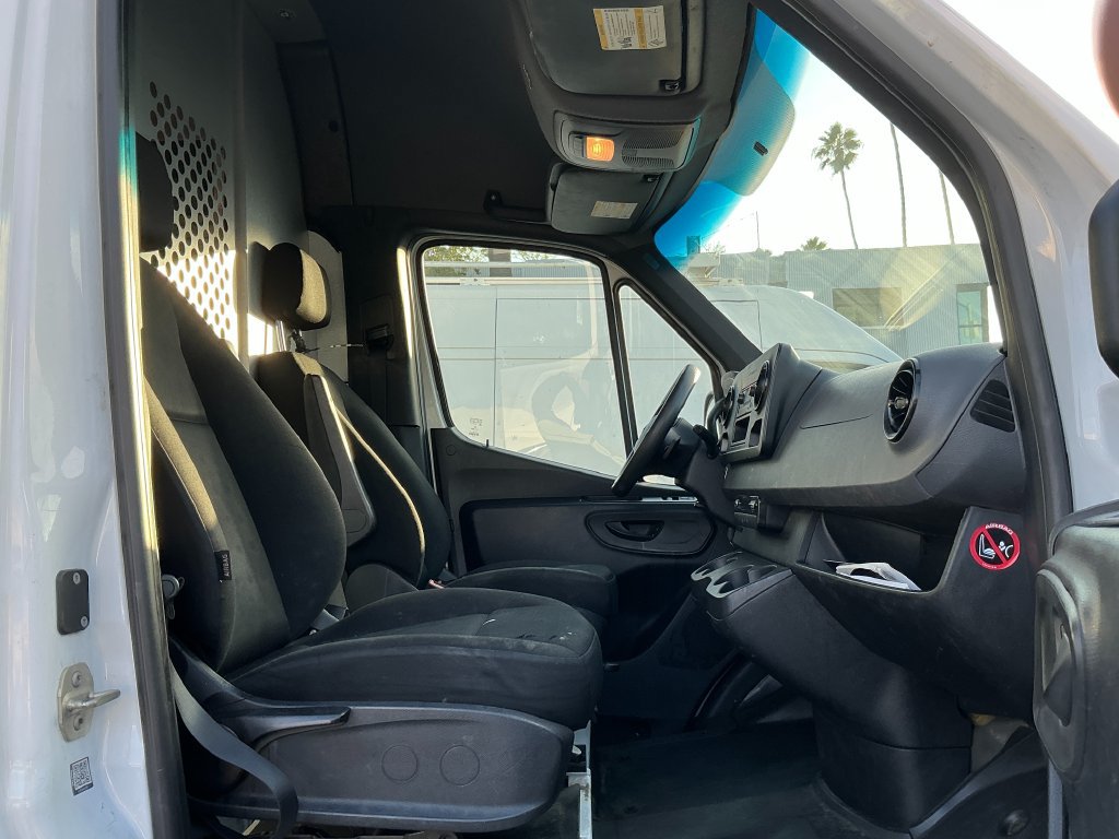 Used 2021 Mercedes-Benz Sprinter 2500 w/ Driver Convenience Package image 7