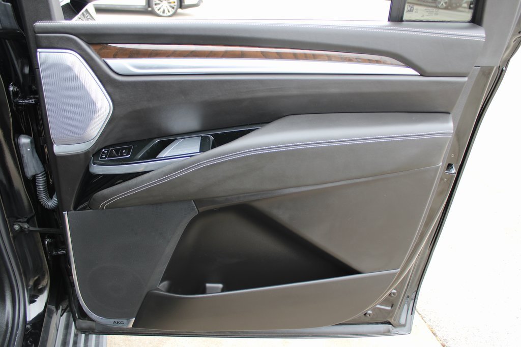 Used 2025 Cadillac Escalade ESV Sport Platinum w/ LPO, ONYX Package image 26