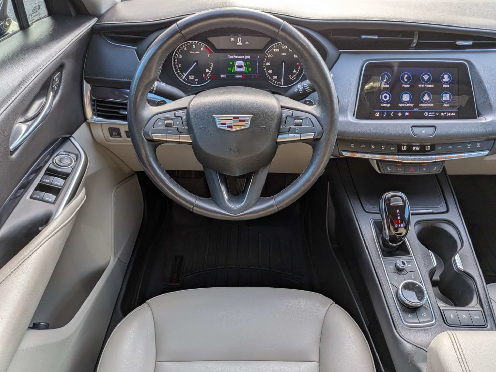 Used 2023 Cadillac XT4 Luxury w/ Cold Weather Package FWD image 19