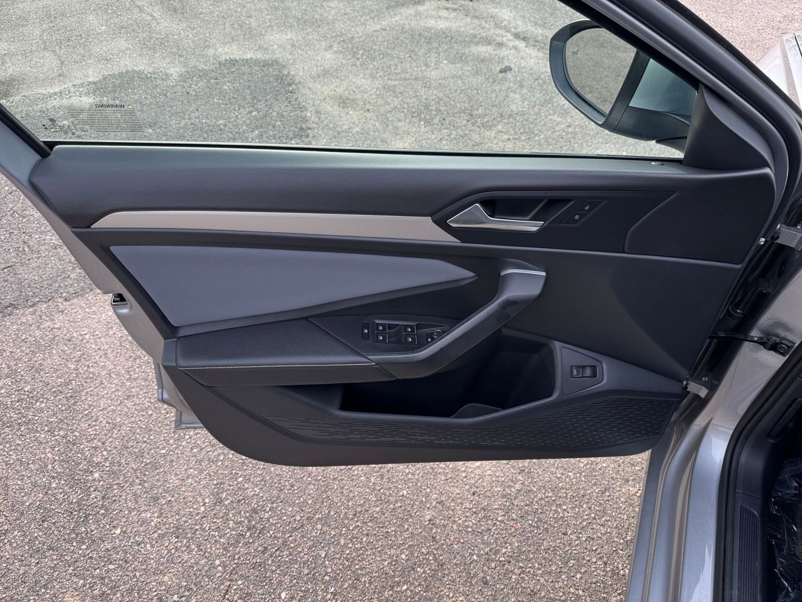 Used 2025 Volkswagen Jetta SE image 18