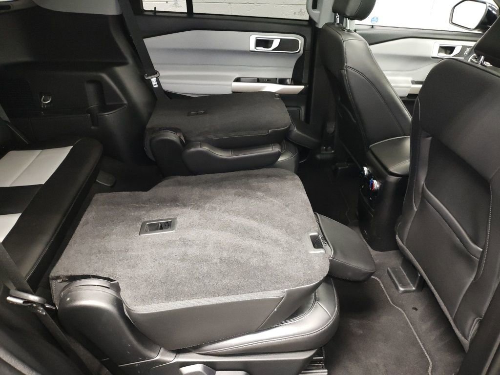 Used 2023 Ford Explorer XLT w/ Equipment Group 202A image 13