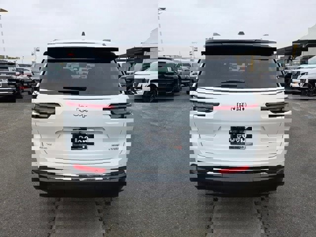 New 2025 Jeep Grand Cherokee L Limited image 6