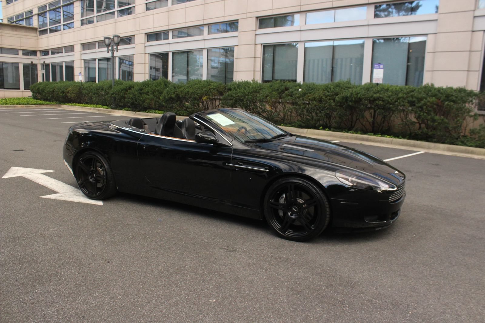 Used 2006 Aston Martin DB9 Volante RWD image 2