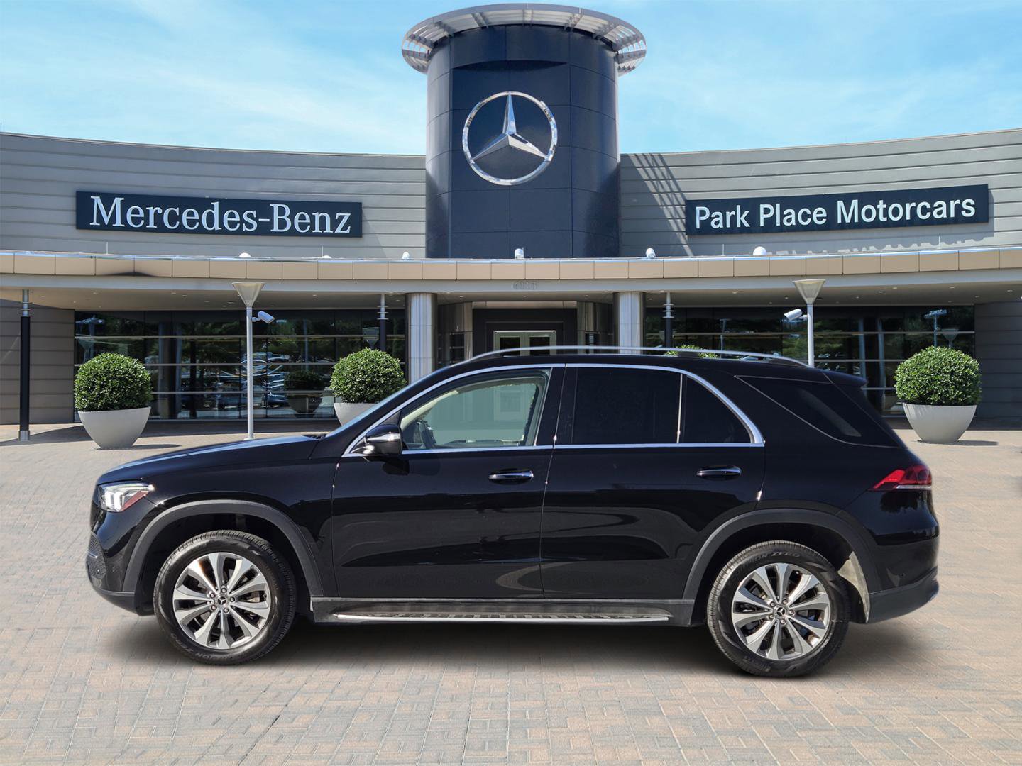 Certified 2020 Mercedes-Benz GLE 350 4MATIC image 3