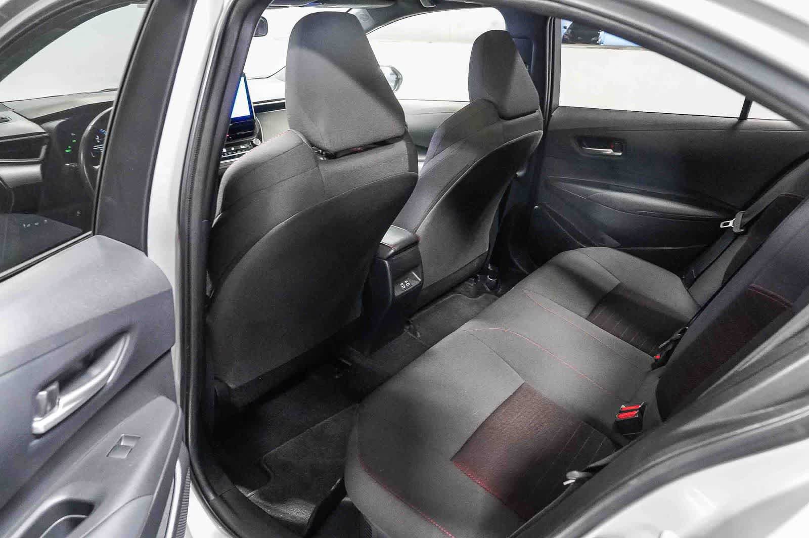 Used 2025 Toyota Corolla SE w/ SE Premium Package FWD image 19