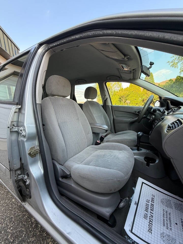 Used 2001 Ford Focus SE FWD image 16